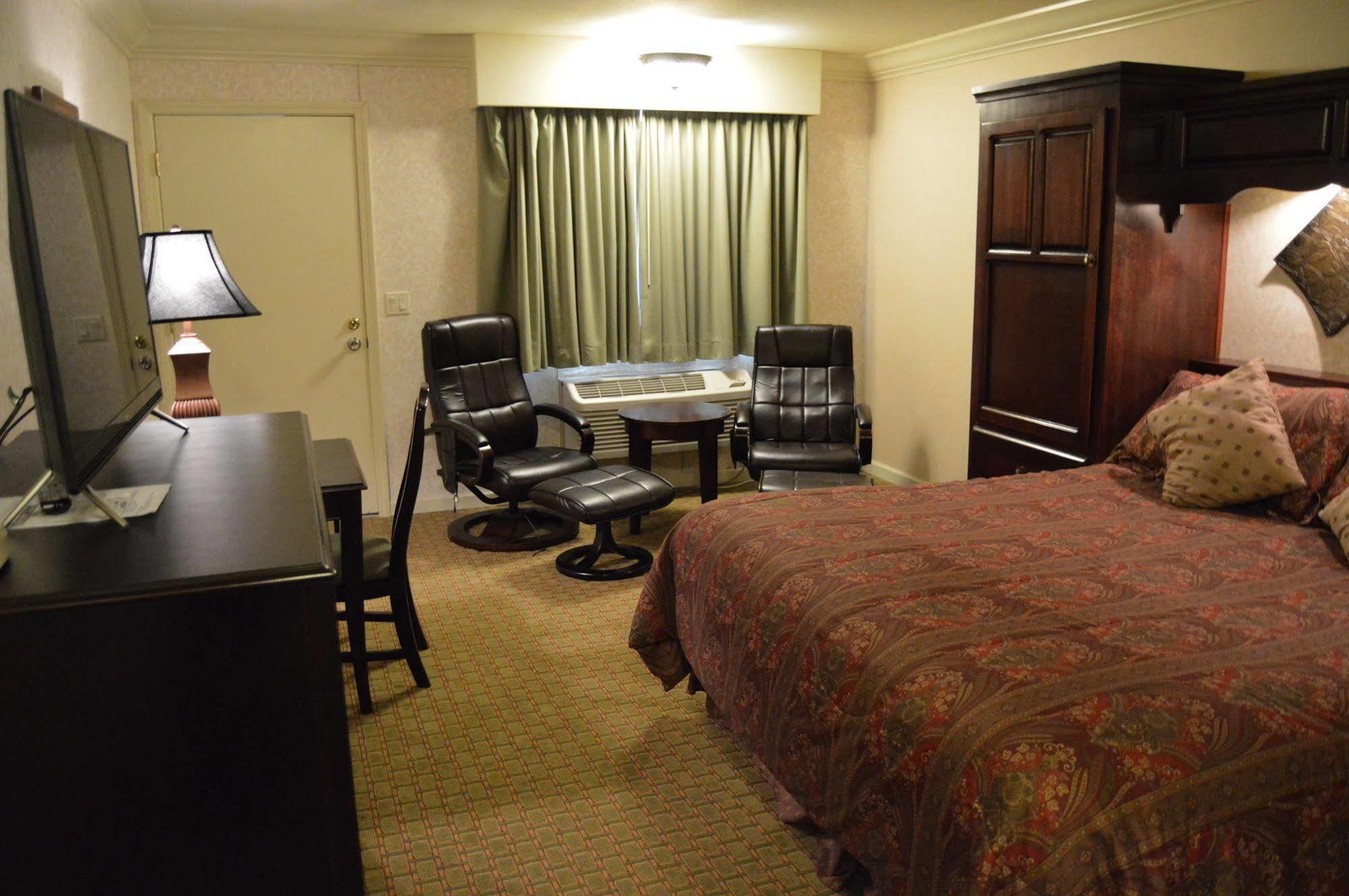 Cedar Motel 2*